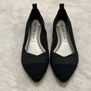 Anne Klein oval flat